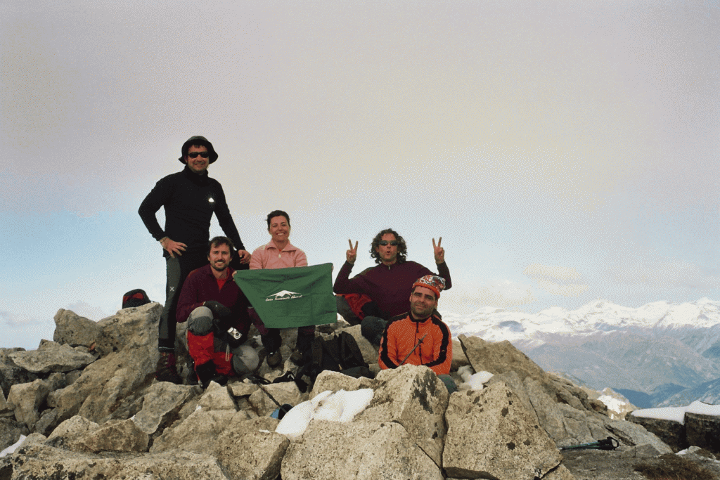 Cumbre del Besiberri Sur, 3.024 mts. De izquierda a derecha: Joaquín, David, Sara, David, Fernando y Gonzalo